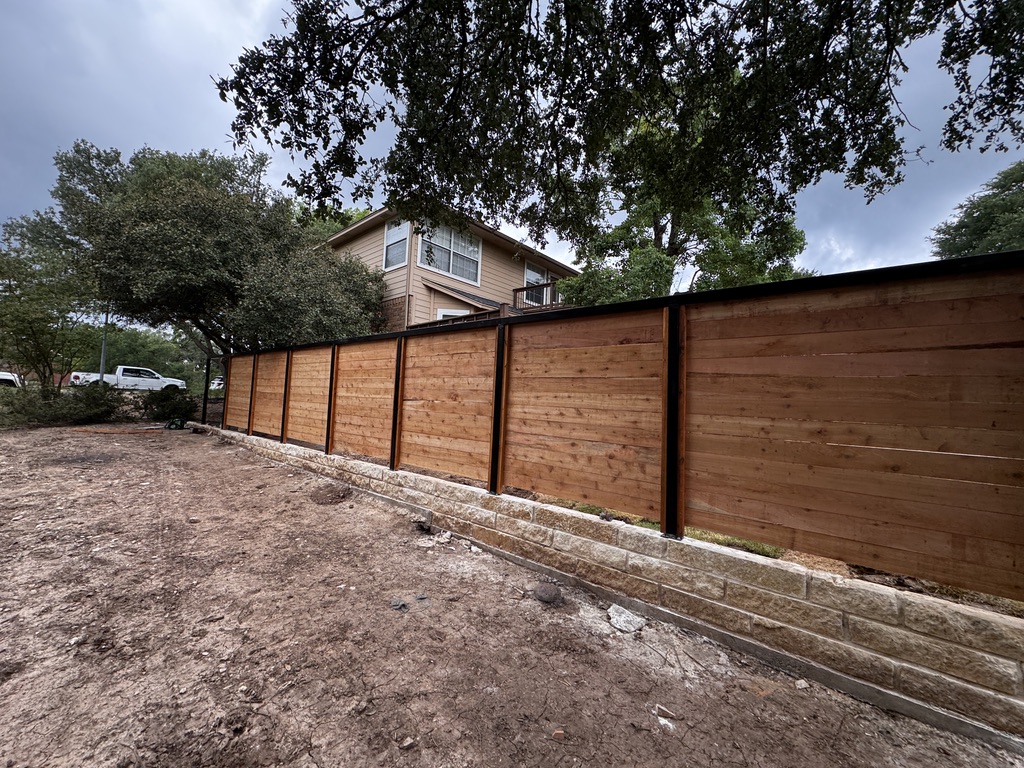 Horizontal Fence Black Posts - Tarrytown